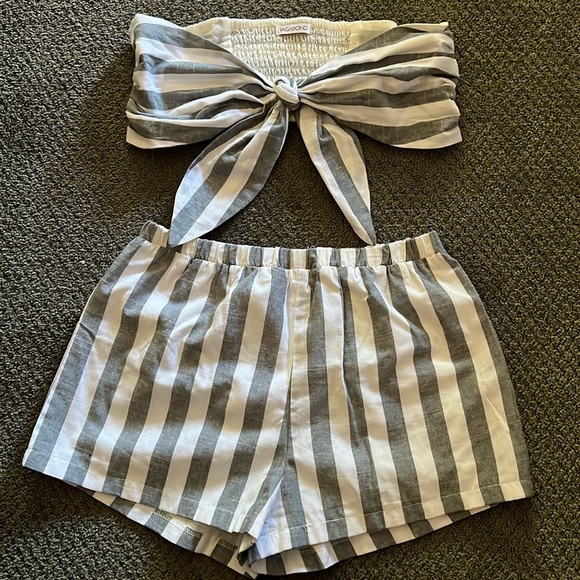 2 Piece Striped Vagabond - Picture 1 of 5